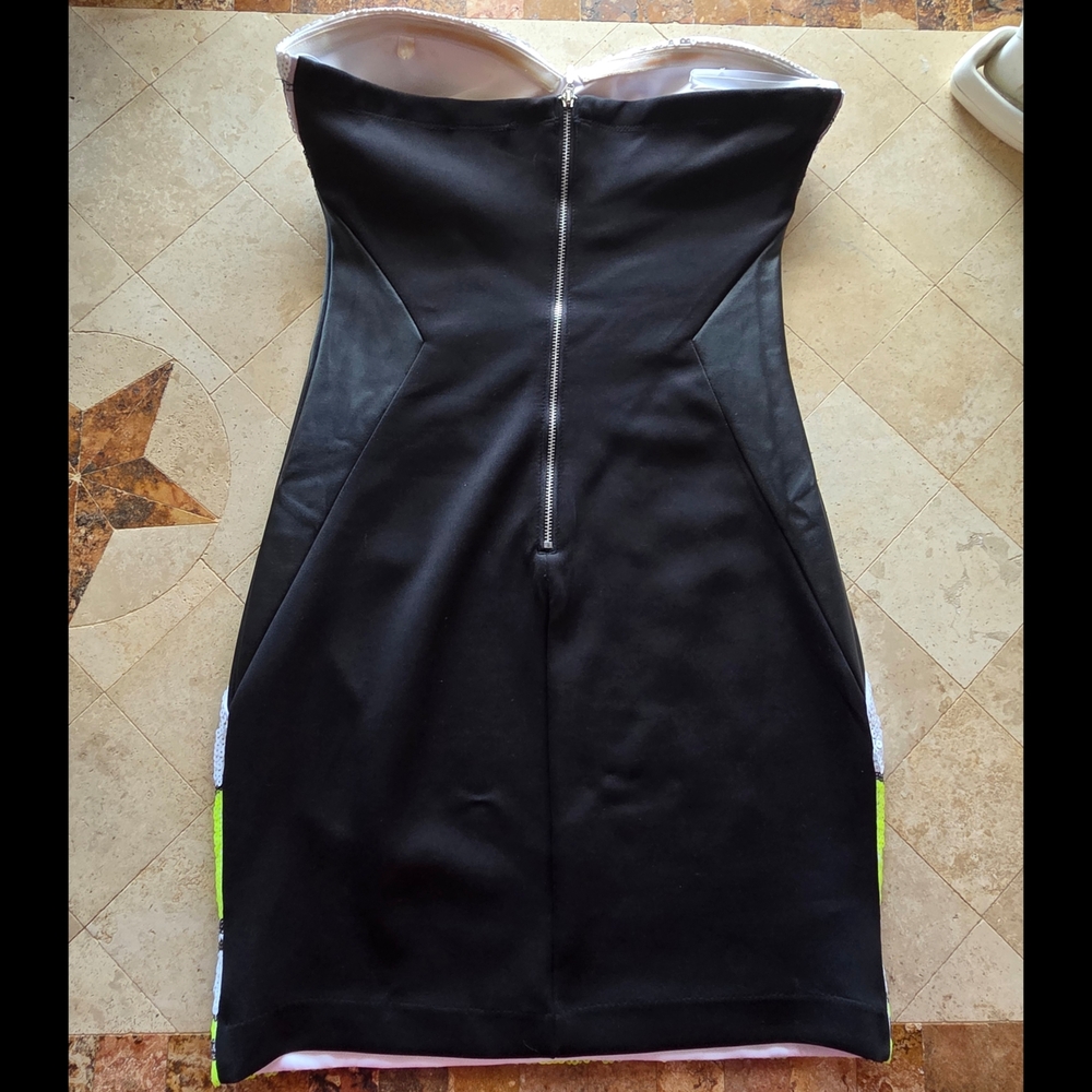 bebe Strapless Dress with Black and Neon Yellow Pattern - Picture 4 of 10